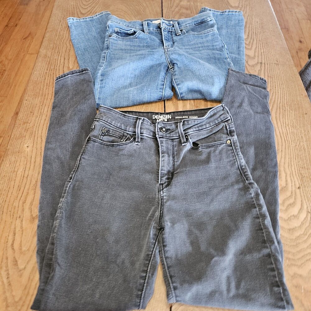Womens Levis Jeans 2 Pair Black And Blue Capri 25 And 2 26 View 2